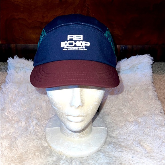 Women's Two-Tone Cap - Picture 1 of 5